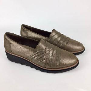 Clarks Sharon Villa Bronze Metallic Loafers 10